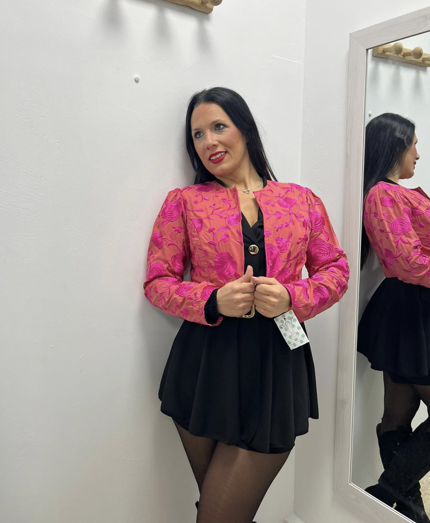 CHAQUETA SALMÓN BORDADA EN ROSA FLOR