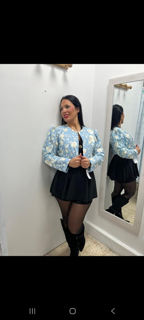 CHAQUETA BORDADA CELESTE BEBE
