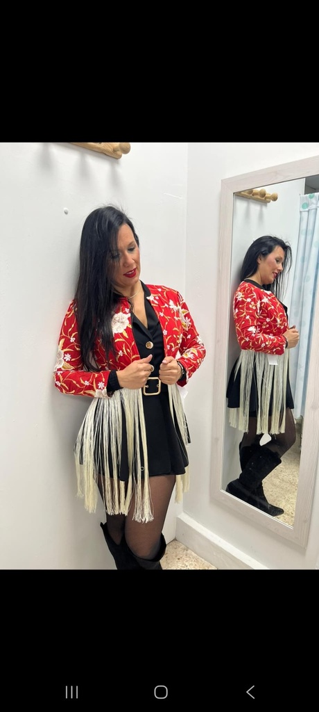 CHAQUETA BORDADA ROJA CON FLECOS BEIG NEW