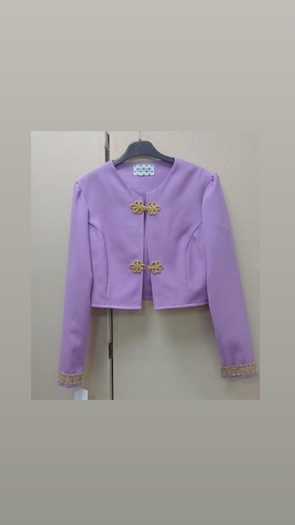 CHAQUETA LILA ADORNADA EN DORADO